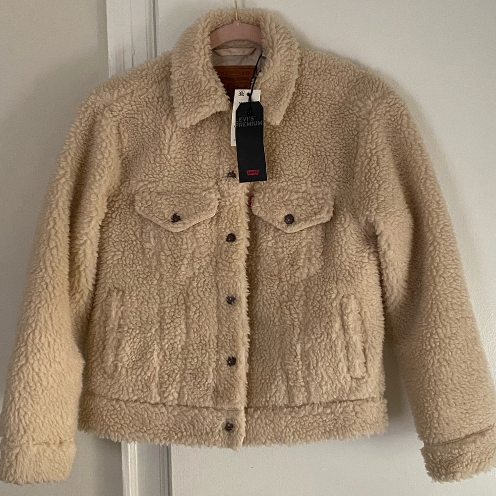 NEW Levi’s ex boyfriend Sherpa trucker jacket XS
